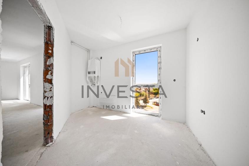 Apartament cu 3 camere semidecomandat în Între Lacuri