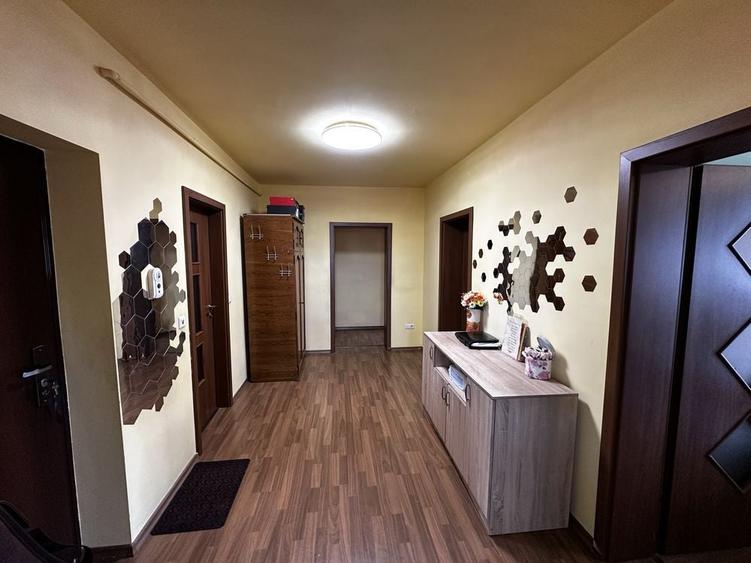 Apartament cu 4 camere decomandat în Exterior Vest