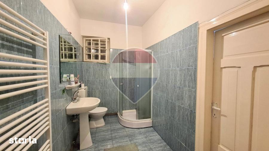 Casă cu 2 camere decomandat cu Teren 36 Mp în Central