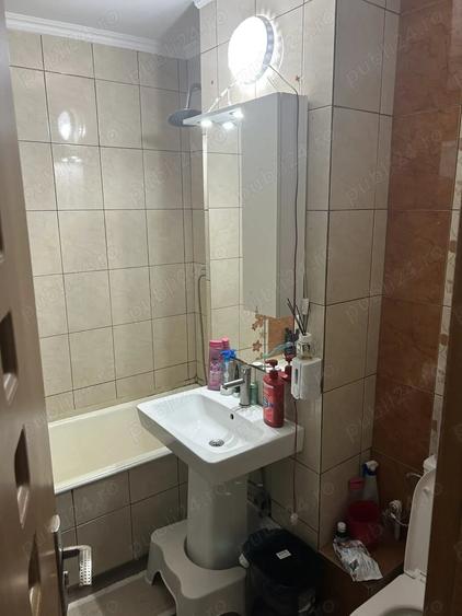 Apartament cu 4 camere decomandat în Craiovița Nouă