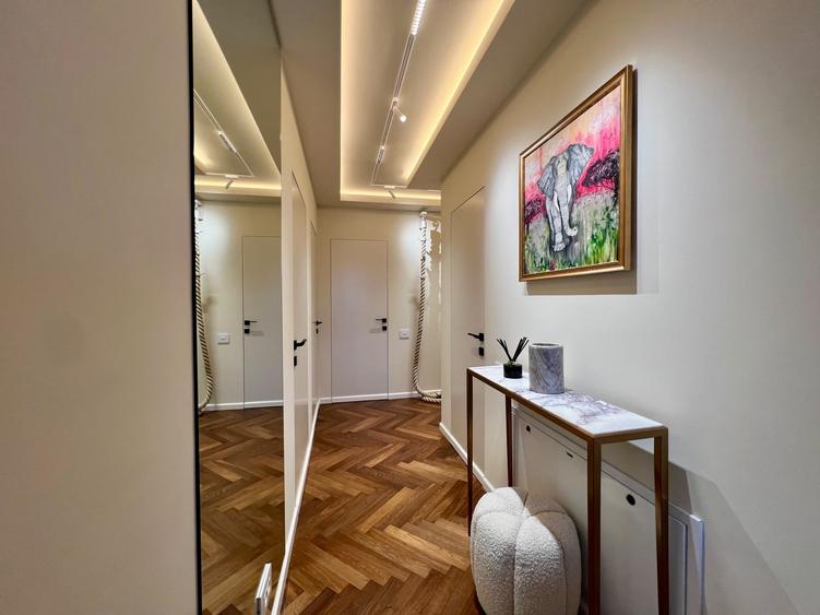 Apartament cu 3 camere semidecomandat, mobilat în Gruia