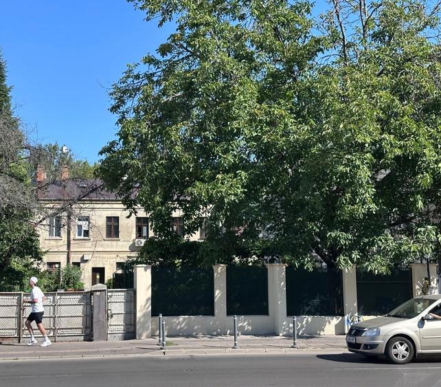 Apartament cu 2 camere semidecomandat, mobilat în Cotroceni