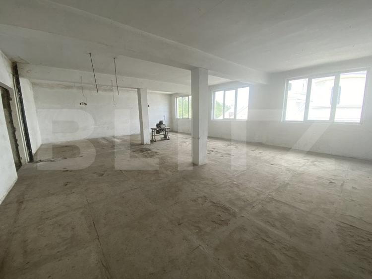 Spațiu comercial, de 488 mp, în Jibou