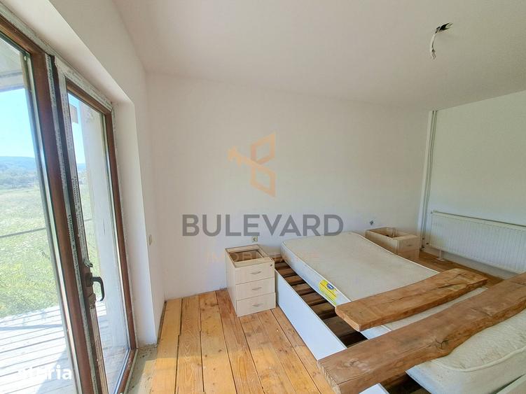 Casă cu 5 camere cu Teren 4700 Mp în Zimbor