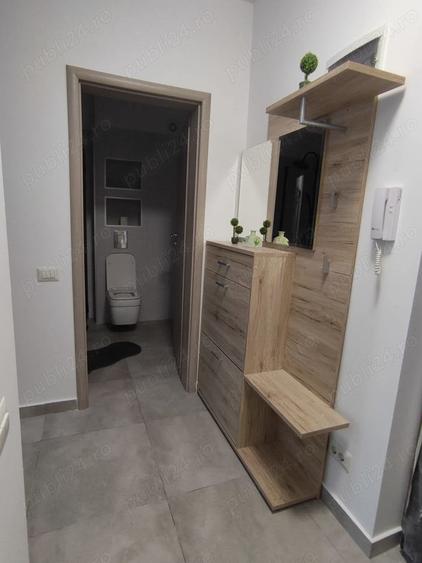 Garsonieră decomandată în Roșu