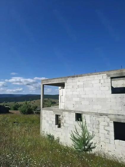 Casă cu Teren 1300 Mp în Măguri