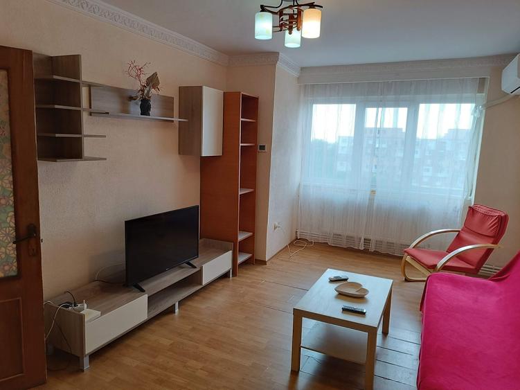 Apartament cu 3 camere decomandat în Exterior Vest