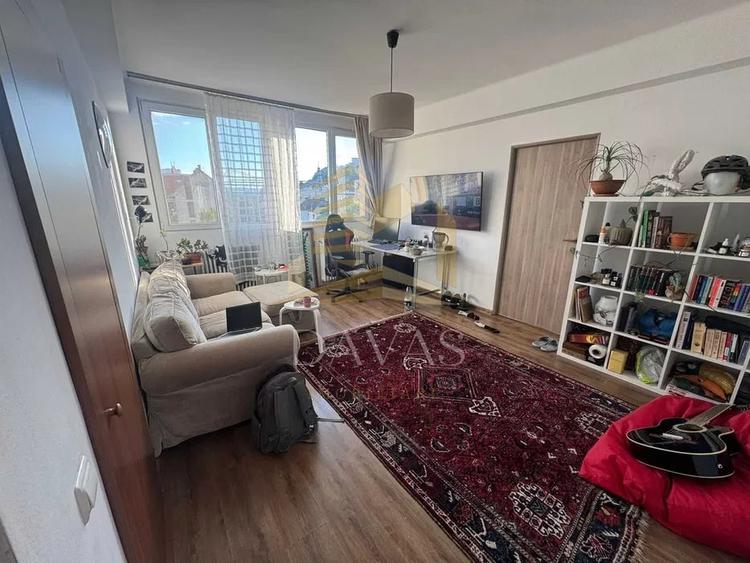 Apartament cu 2 camere semidecomandat, mobilat în Central — fotografia 1