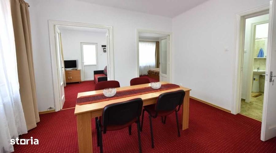 Apartament cu 3 camere semidecomandat în Tei