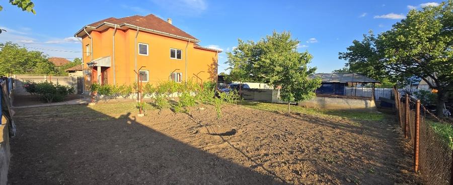 Casă individuală cu 5 camere cu Canalizare în Central