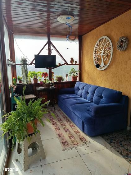 Casă cu 8 camere cu Teren 500 Mp în Cazasu