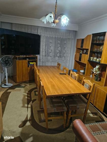 Apartament cu 4 camere decomandat, mobilat în Donici