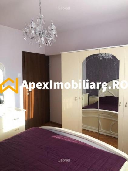 Apartament cu 4 camere semidecomandat în Moșilor