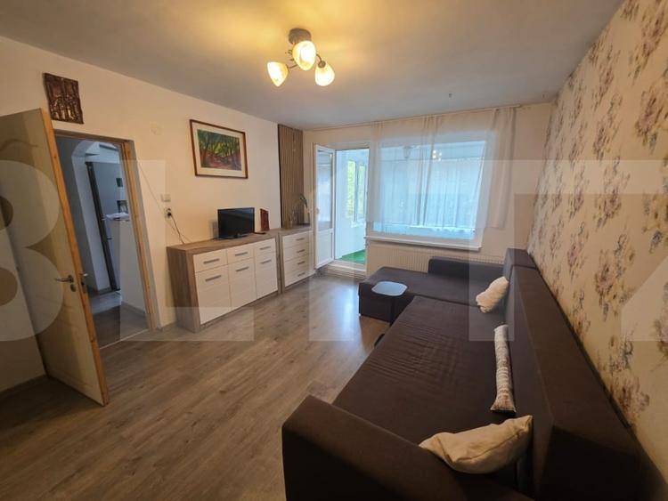 Apartament cu 2 camere semidecomandat, mobilat în Simeria