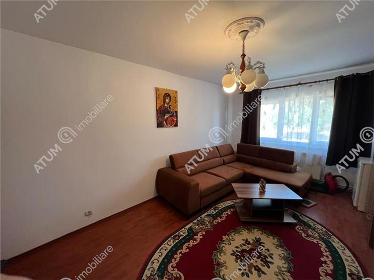 Apartament cu 3 camere decomandat, mobilat în Vasile Aaron