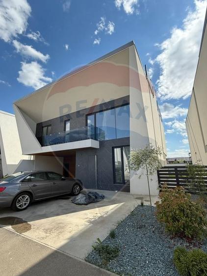 Casă individuală cu 5 camere cu Piscina în Central