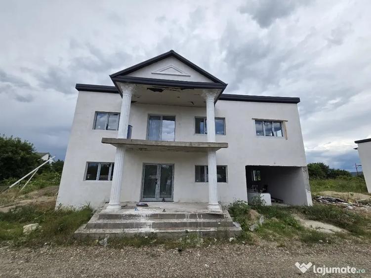 Casă cu 6 camere cu Teren 615 Mp în Vernești