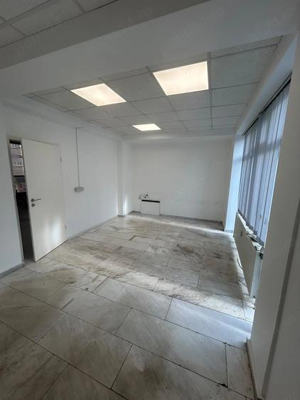 Spațiu comercial, de 80 mp, în Central