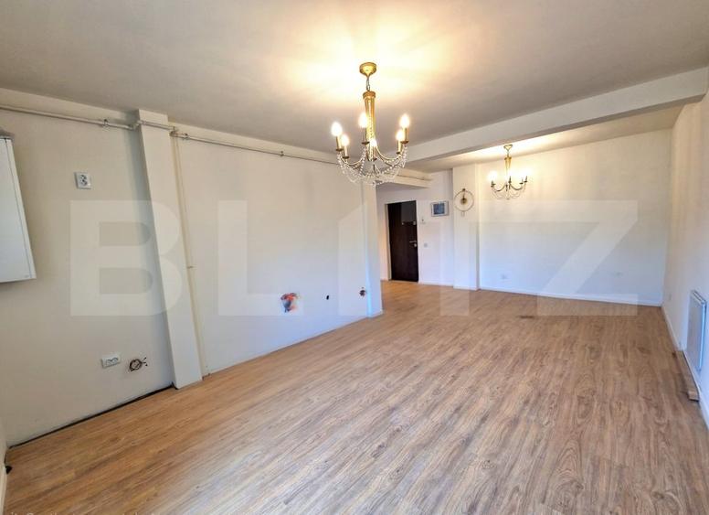 Apartament cu 3 camere semidecomandat în Florești