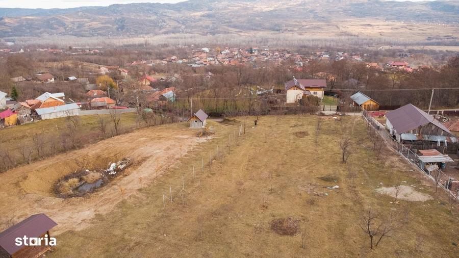 Teren de 5100 mp, în Central