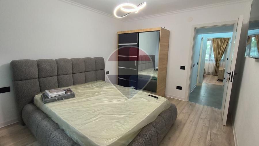 Apartament cu 3 camere decomandat, mobilat în Mazepa 1