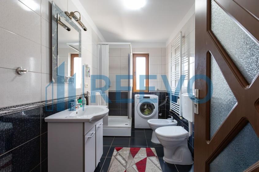 Casă cu 4 camere cu Canalizare în Central
