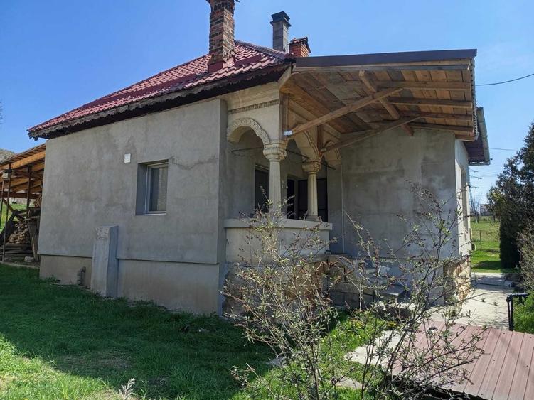 Casă cu 3 camere în Bughea de Sus