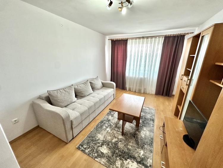 Apartament cu 3 camere decomandat, mobilat în Cetate