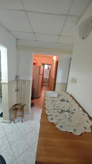 Apartament cu 4 camere decomandat în Malu Roșu