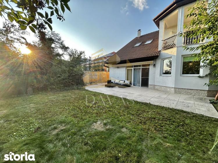 Casă cu 5 camere semidecomandat cu Garaj în Gruia