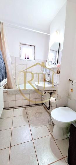 Apartament cu 3 camere semidecomandat în Girocului