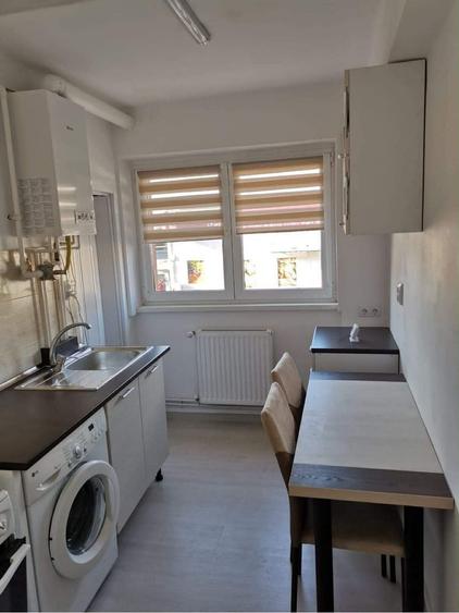 Apartament cu 2 camere semidecomandat în 7 Noiembrie