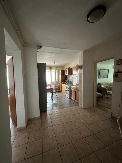 Apartament cu 4 camere decomandat în Rahova