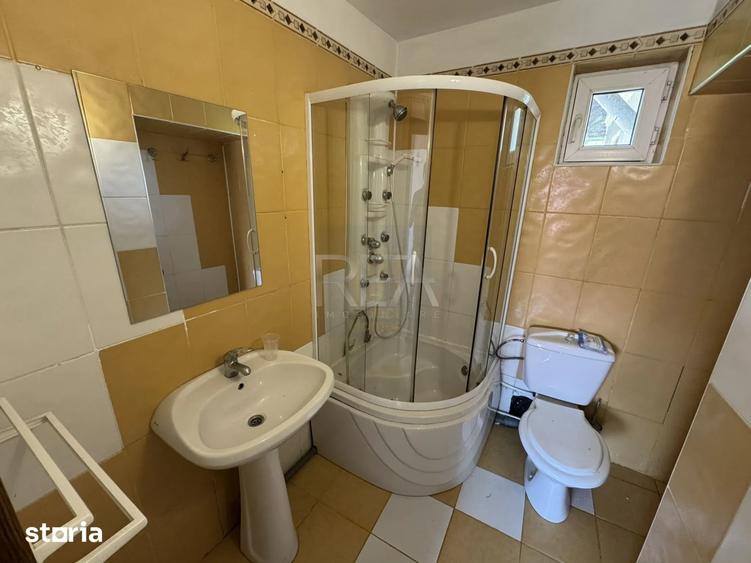 Casă individuală cu 7 camere cu Canalizare în Regie