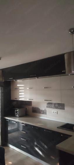 Apartament cu 3 camere decomandat în Malu Roșu