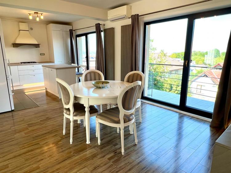 Apartament cu 4 camere semidecomandat, mobilat în Zorilor