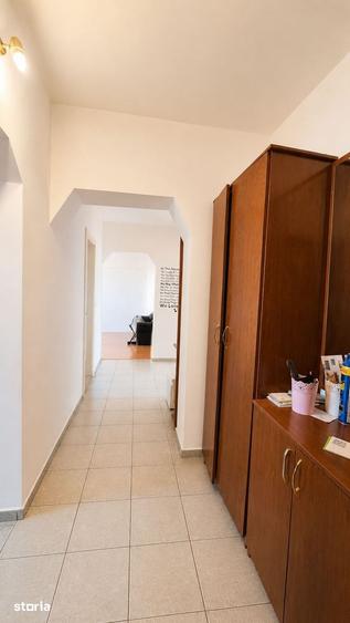 Apartament cu 4 camere decomandat în Lunei