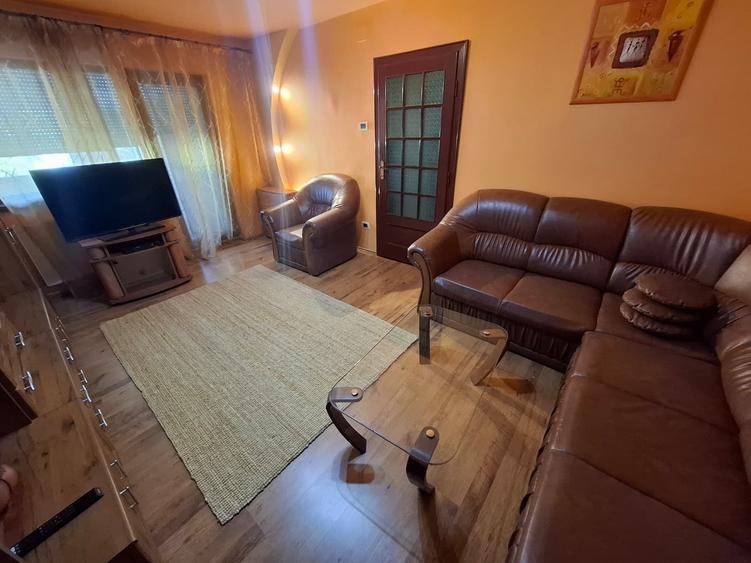 Apartament cu 4 camere semidecomandat în Micălaca