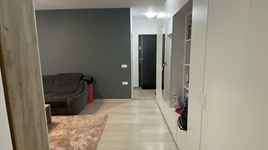 Apartament cu 3 camere semidecomandat, mobilat în Turnișor