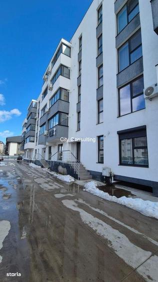 Apartament cu 4 camere decomandat în Dobroești