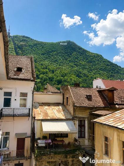 Apartament cu 4 camere semidecomandat în Centrul Istoric