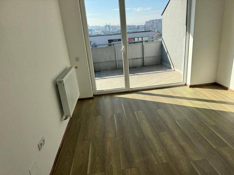 Apartament cu 3 camere decomandat în Bună Ziua