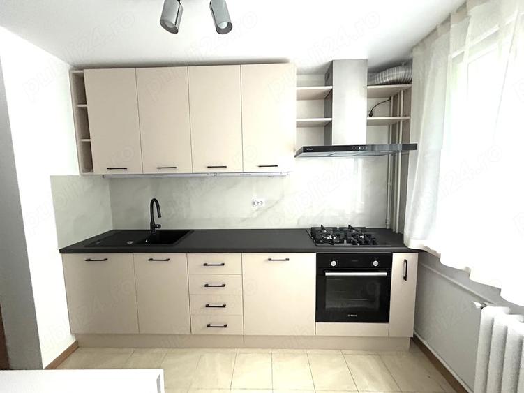 Apartament cu 3 camere decomandat în Drumul Taberei