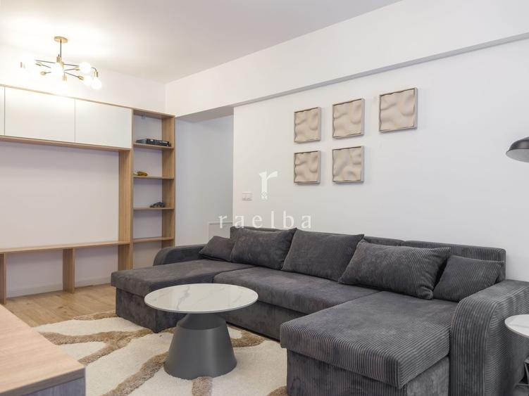 Apartament cu 3 camere semidecomandat, mobilat în Pipera
