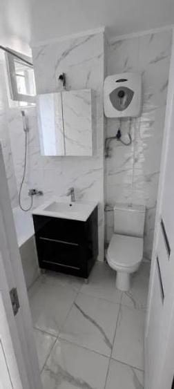 Apartament cu 3 camere semidecomandat în Obor