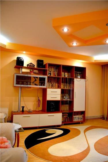 Apartament cu 3 camere decomandat, mobilat în 1 Decembrie
