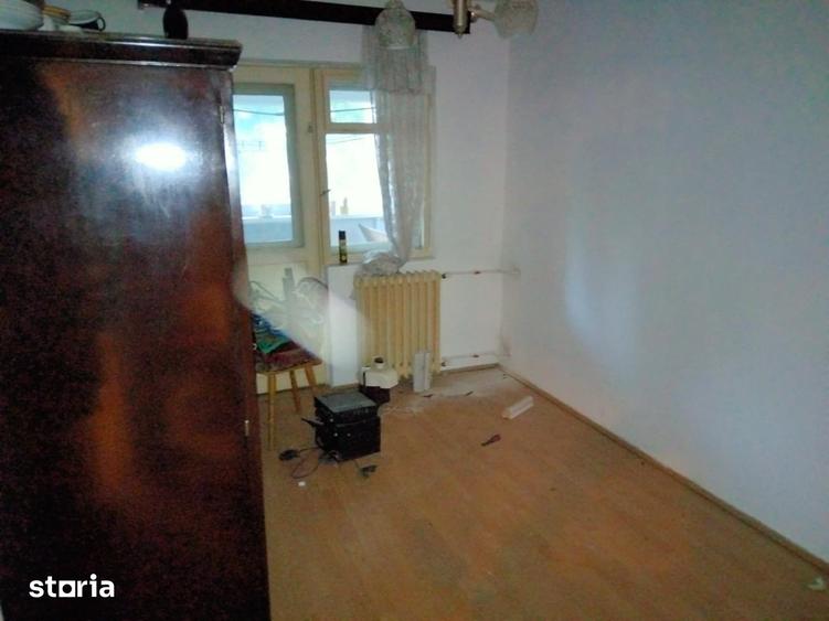 Apartament cu 4 camere decomandat în Pantelimon