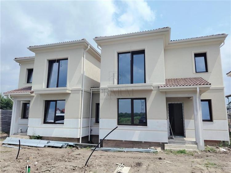 Duplex cu 5 camere cu Canalizare în Moșnița Nouă