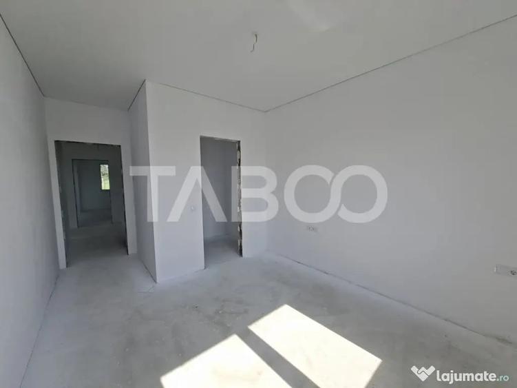 Casă cu 3 camere cu Teren 479 Mp în Cristian