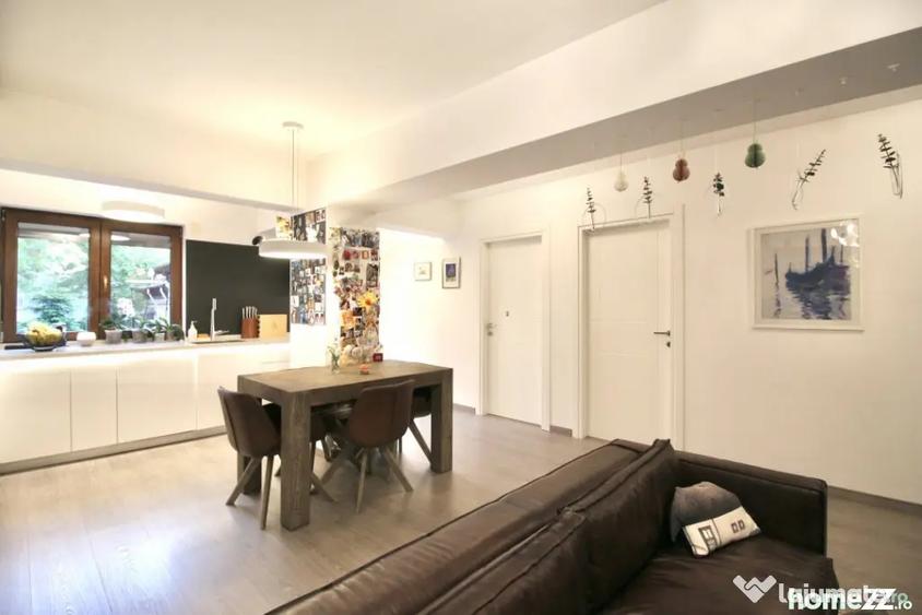 Apartament cu 4 camere semidecomandat în Grădina Icoanei